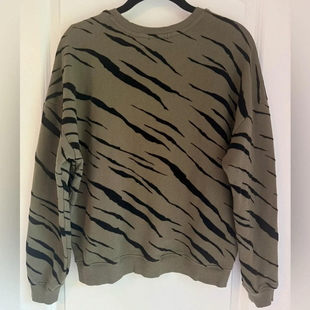 Rails Marlo Flocked Leopard Top Olive Flocked Tiger Size M